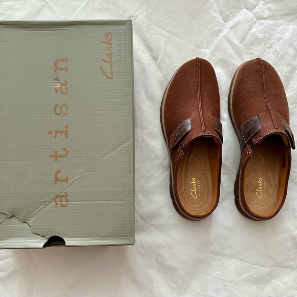 Clarks Women’s Brown Leather Slip-On Clog
Size 7.5 W New with Box Never Worn - Picture 5 of 5